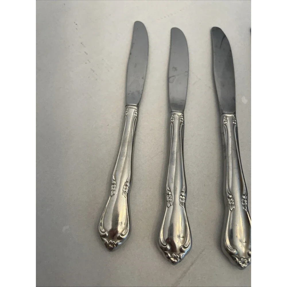 Set of 4 Oneidacraft Deluxe Chateau Stainless Steel Dinner Knives